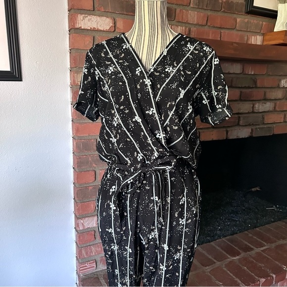 Yaya Women Floral Jumpsuit in Black Sz M - Picture 2 of 9